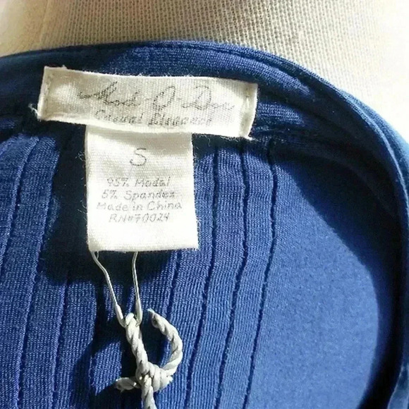 NEW Mododoc Blue Knit Long Sleeve Pleated Slit V Neck Blouse - Picture 3 of 3